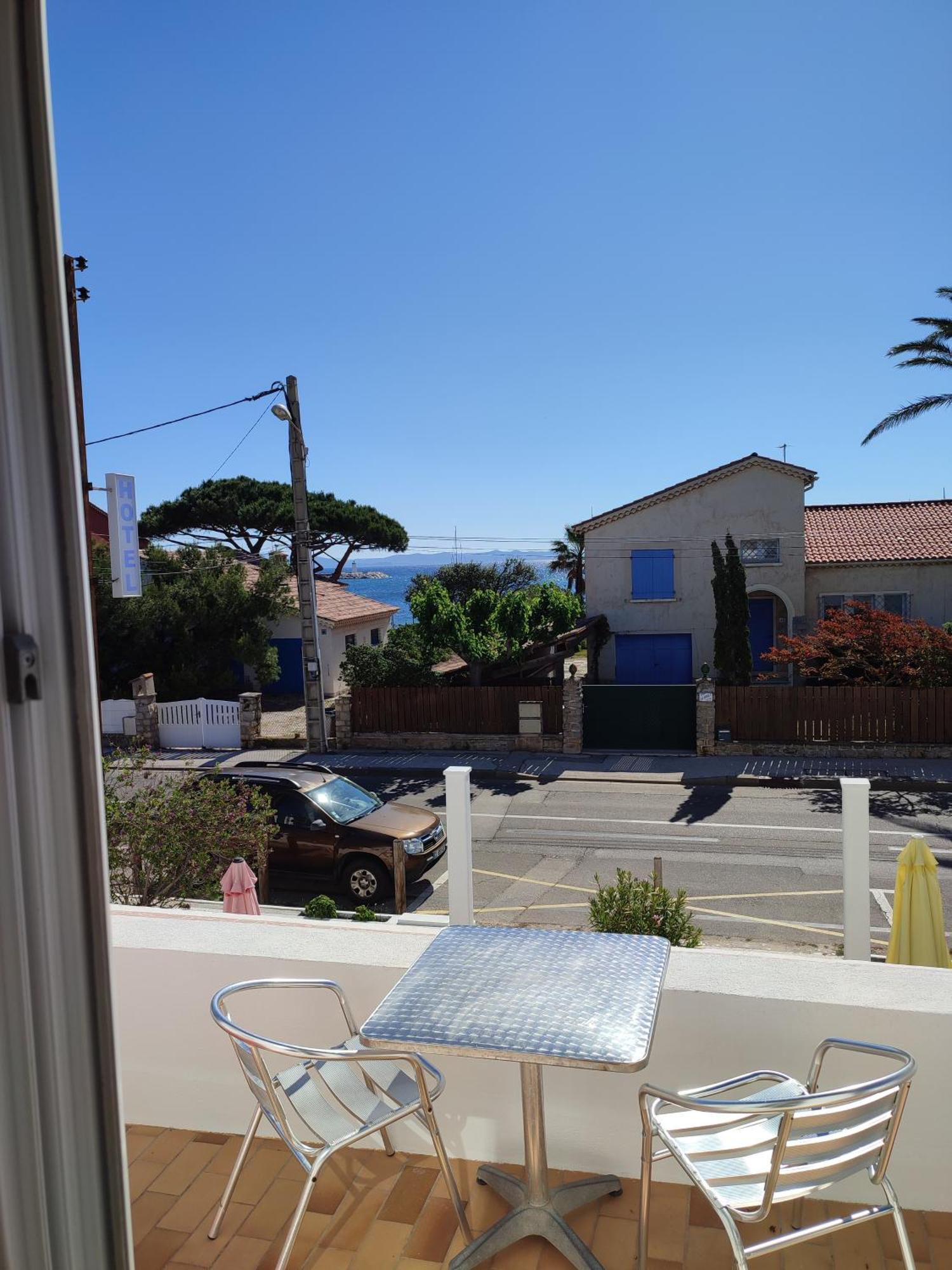 Hotel Le Calypso Hyères Exterior foto